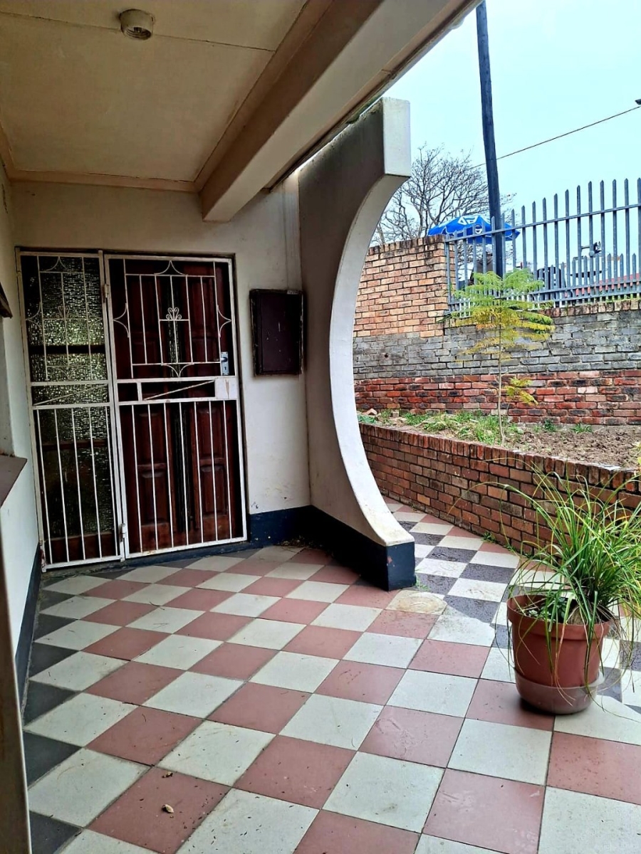 5 Bedroom Property for Sale in Mdantsane Eastern Cape